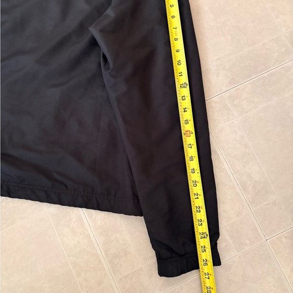 Nike Men's Black Lightweight jacket - Picture 7 of 11